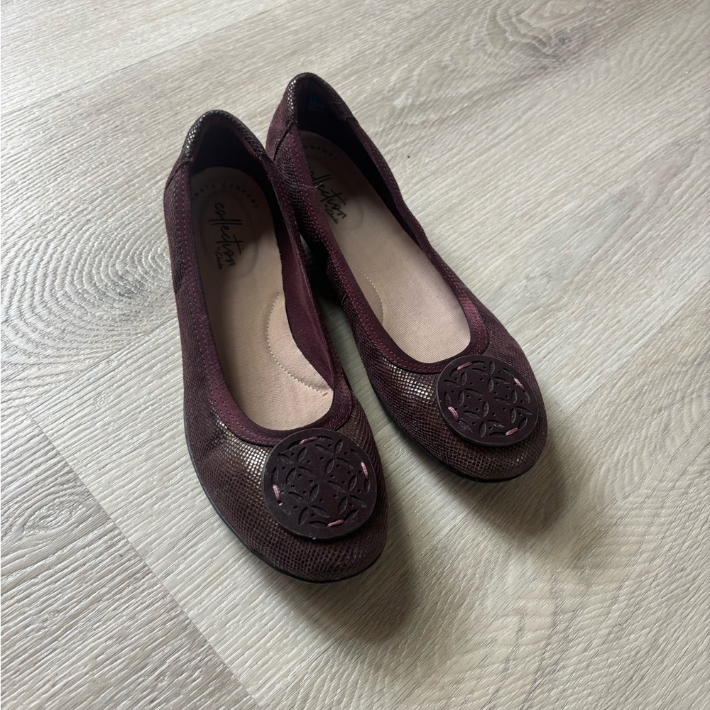 Clarks burgundy flats